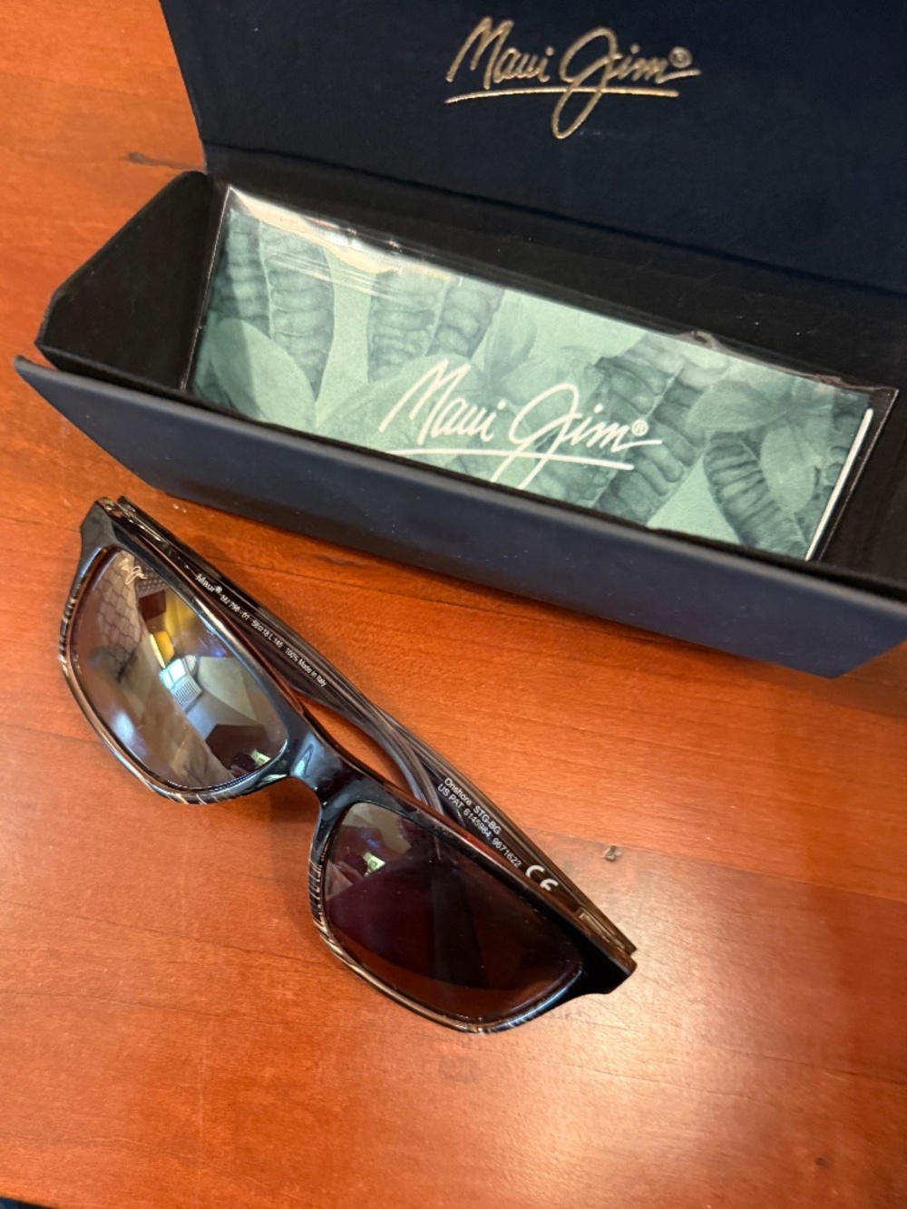 Maui Jim Sunglasses w/ Case and polish cloth 798-01